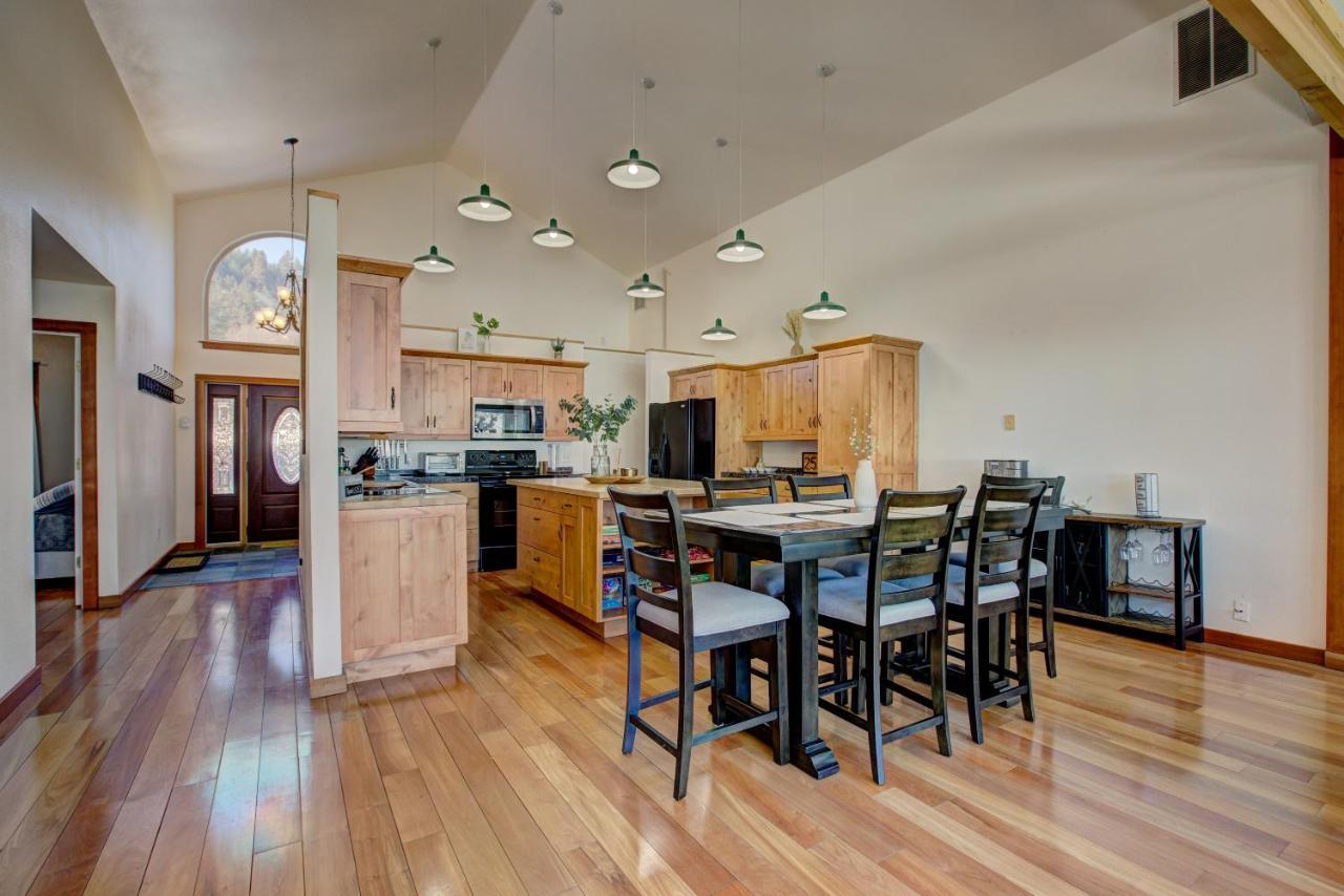 Twin Pines Cabin In Wilderness Ranch On Hwy 21, Amazing Views, 20 Ft Ceilings, Fully Fenced Yard, Pet Friendly, , Go Paddle Boarding At Lucky Peak, Or Snowshoeing In Idaho City And Take In The Hot Springs, Sleeps 10! Boise Exteriér fotografie