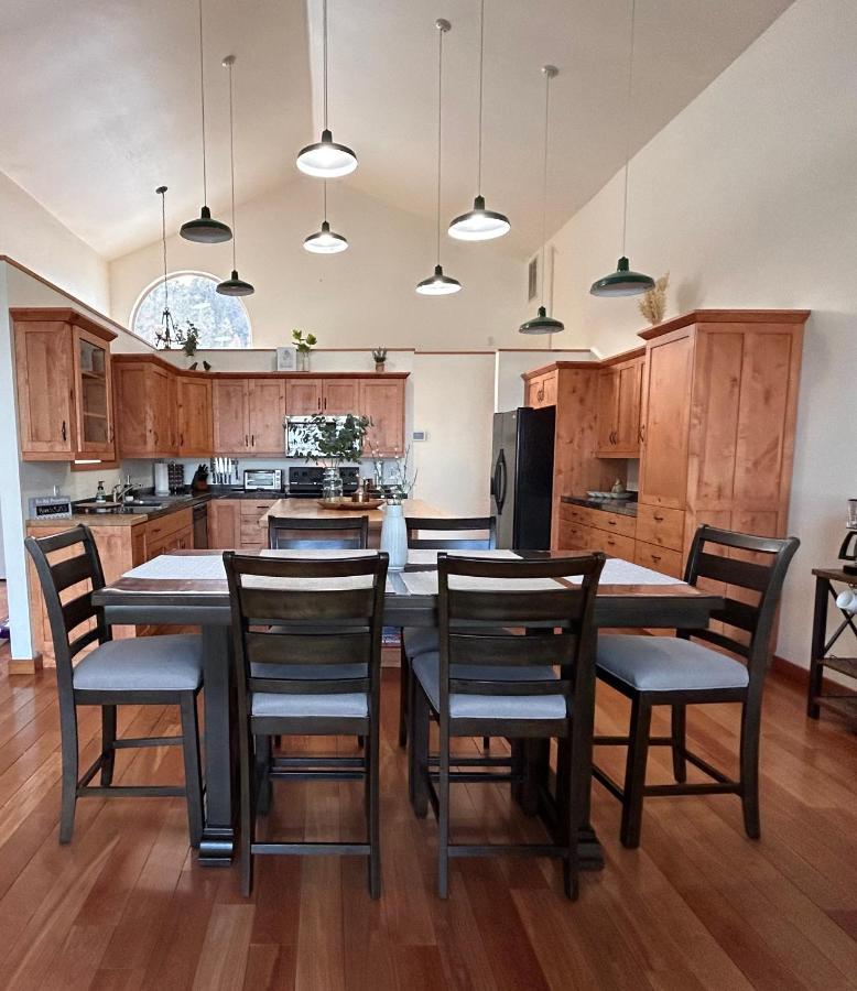 Twin Pines Cabin In Wilderness Ranch On Hwy 21, Amazing Views, 20 Ft Ceilings, Fully Fenced Yard, Pet Friendly, , Go Paddle Boarding At Lucky Peak, Or Snowshoeing In Idaho City And Take In The Hot Springs, Sleeps 10! Boise Exteriér fotografie