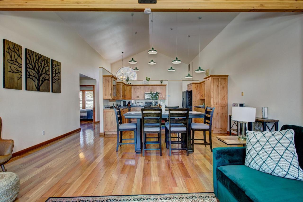 Twin Pines Cabin In Wilderness Ranch On Hwy 21, Amazing Views, 20 Ft Ceilings, Fully Fenced Yard, Pet Friendly, , Go Paddle Boarding At Lucky Peak, Or Snowshoeing In Idaho City And Take In The Hot Springs, Sleeps 10! Boise Exteriér fotografie